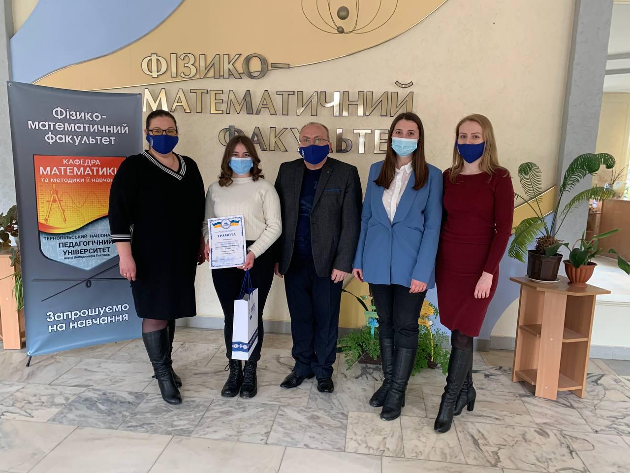 Переможниця конкурсу - Недошитко Іванна з науковим керівником